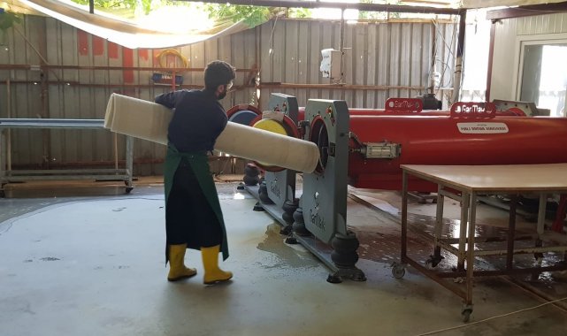 Halı yıkama belgesi alabilmek için kıyasıya mücadele ettiler - Bursa Haberleri