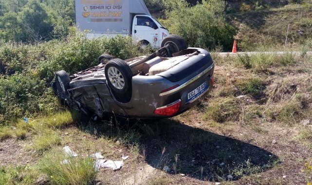 Kafa kafaya çarpışan iki araçtan biri tarlaya uçtu: 2 yaralı - Bursa Haberleri