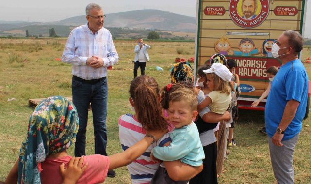 'Oyuncakçı abi' mevsimlik tarım işçilerinin çocuklarının da yüzünü güldürdü