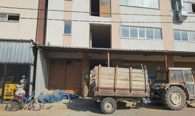 Asansör boşluğuna düşen işçi ağır yaralandı