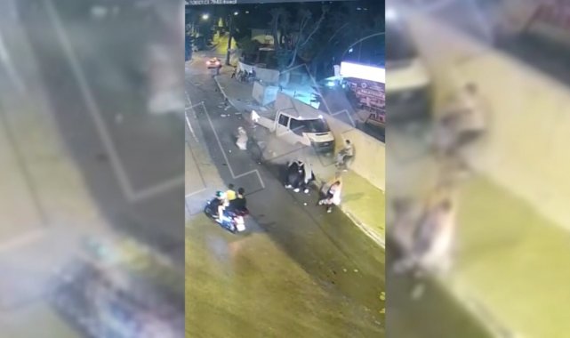 Bursa'da alkollü sürücü kamyonetiyle vatandaşların arasına böyle daldı: 1'i ağır 3 yaralı