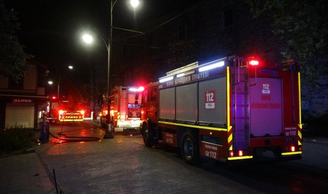 Bursa'da gece saatlerinde korkutan yangın: 1 itfaiye eri yaralandı