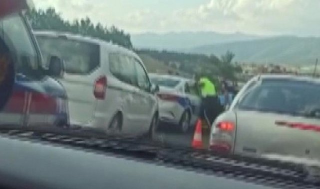 Bursa'da kamyon devrildi: 2 yaralı