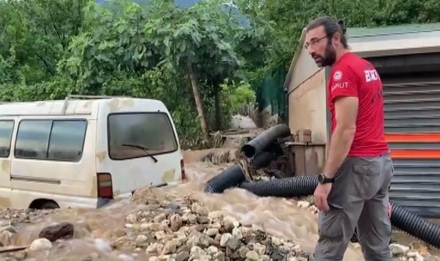 Bursa'da sel vatandaşları uykuda yakaladı