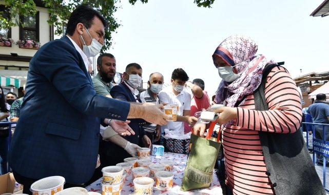 Çarşıda aşure bereketi