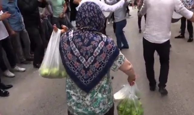 Düğünde oynayan teyzeyi görenler şaştı kaldı