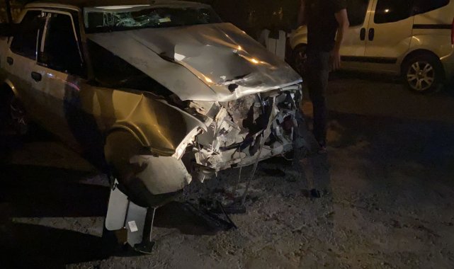 İnegöl'de iki otomobil çarpıştı: 1'i ağır 2 yaralı