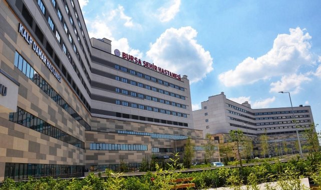 Kovid-19 sebebiyle gelişen akciğer yetmezliğinden ECMO tedavisiyle kurtuldu