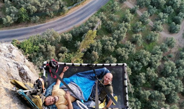 Maceraperestler 116 metrelik kayada konakladı