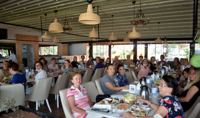 Mudanyalı kadınlar yangınzedeler için toplandı