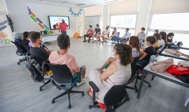 Nilüfer'de gençlere dijital katılım eğitimi