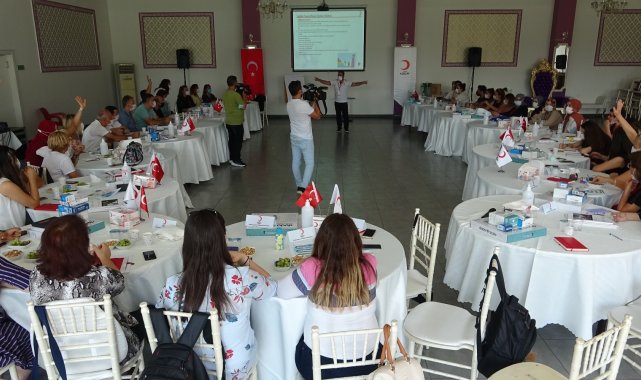 Türk Kızılay Bursa'dan iş garantili eğitime destek