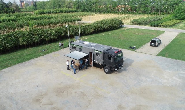 Yangınlarla mücadele, mobil yangın yönetim aracından koordine ediliyor