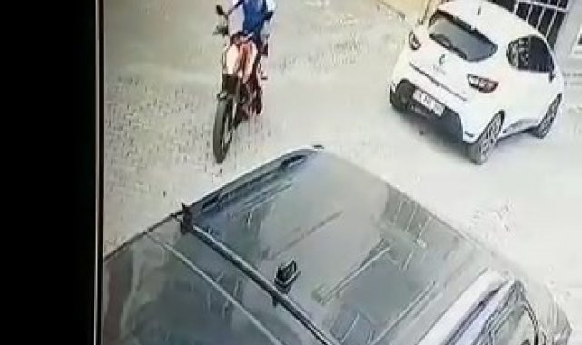 Zinciri kırmak için bir saat uğraşıp 35 bin liralık motosikleti çaldı