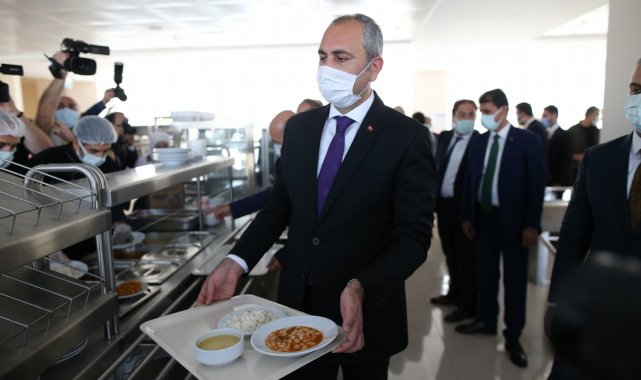Abdulhamit Gül: "Sözleşmeli arkadaşlarımızın kadroya geçmesi birinci meselemiz"