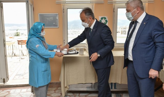Aşure kazanları sağlıkçılar için kaynadı