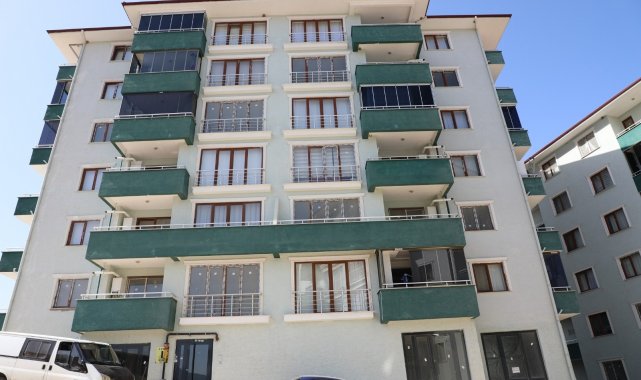 Belediye, sıfır dairelerini 84 üniversite öğrencisine tahsis etti