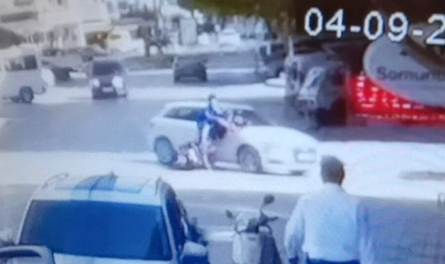 Bisikletli gençlerin kazası kamerada; 2 yaralı