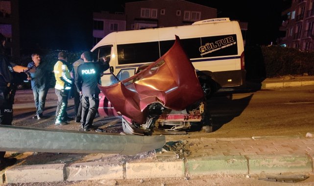 Bursa'da 3 kişin yaralandığı kazada, araçtaki içki şişeleri dikkat çekti