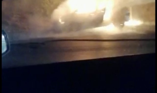 Bursa'da seyir halindeki otomobil alev alev yandı