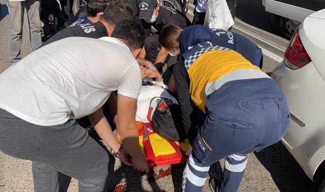 Bursa'da yolun karşısına geçmeye çalışan kadına otomobil çarptı : 1 ağır yaralı
