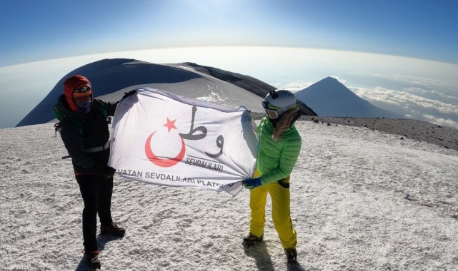 Bursalı gençler "Uyuşturucuya hayır" demek için Ağrı dağına tırmandı