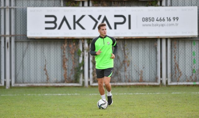 Bursaspor'un milli futbolcuları geri döndü