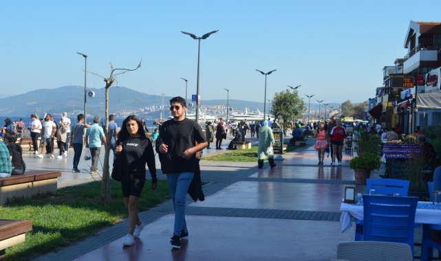 Fırtına sonrası Mudanya sahili doldu taştı