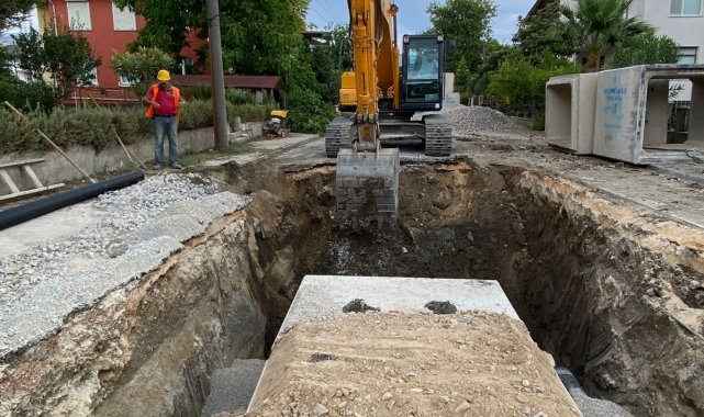 Gemlik Hisar'da su taşkınları son buluyor