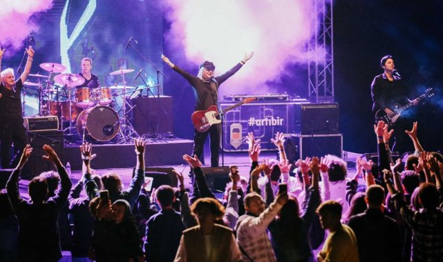 Güz konserleri Bulutsuzluk Özlemi ile sona erdi