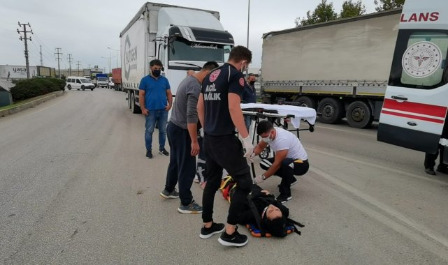 Kamyonet ile motosiklet çarpıştı; 2 yaralı