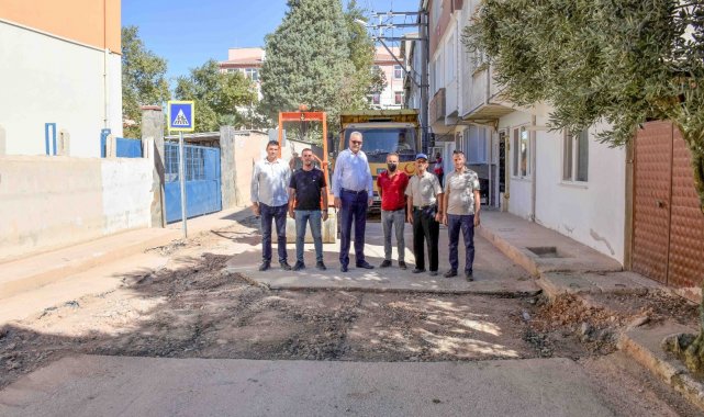 Karacabey'de alt yapı ve asfalt çalışmaları sürüyor