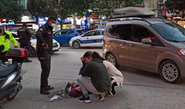 Kaza geçiren annesinin başında gözyaşı döktü