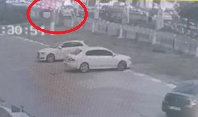 Kontrolden çıkan tır dereye uçtu: 2 yaralı