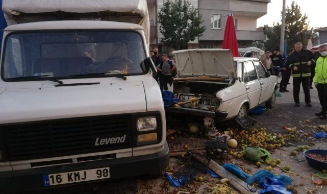 Otomobil pazara daldı: 4 yaralı