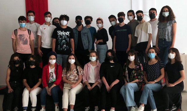 Tiyatro okulu yeni döneme perdelerini açtı