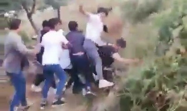 Biri omuz attı diye onlarca liseli birbirine girdi