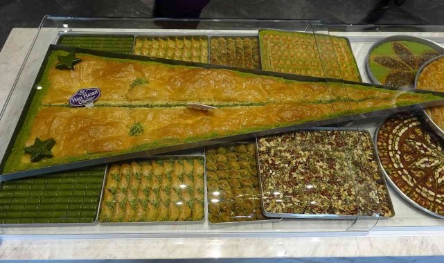Bu baklava dilimi tam 150 kişilik