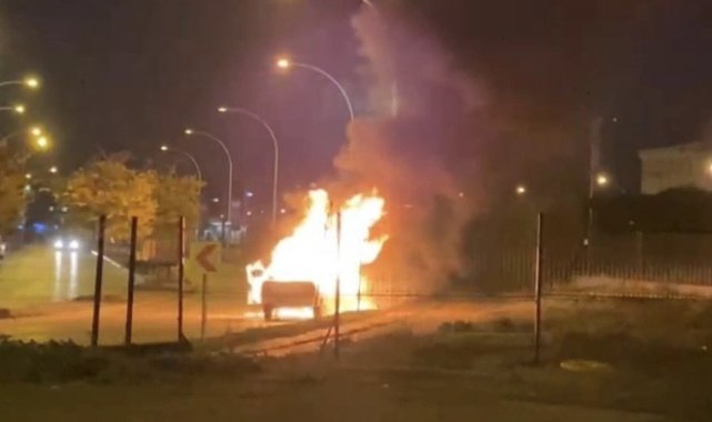 Bursa'da seyir halindeki otomobil alev topuna döndü