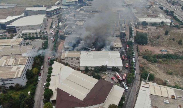 Bursa'da tekstil fabrikasındaki büyük yangın 3 saatin sonunda kontrol altına alındı - Bursa Haberleri