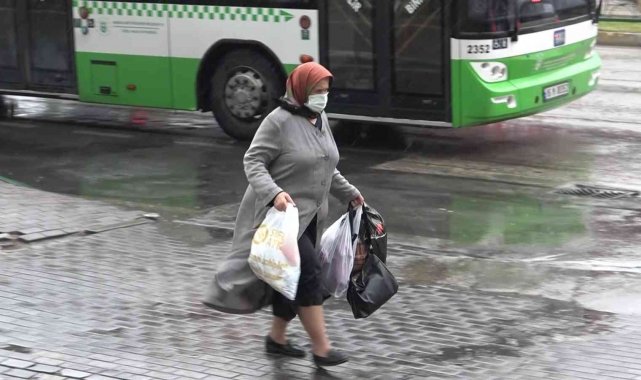 Bursalılar yağmura hazırlıksız yakalandı - Bursa Haberleri