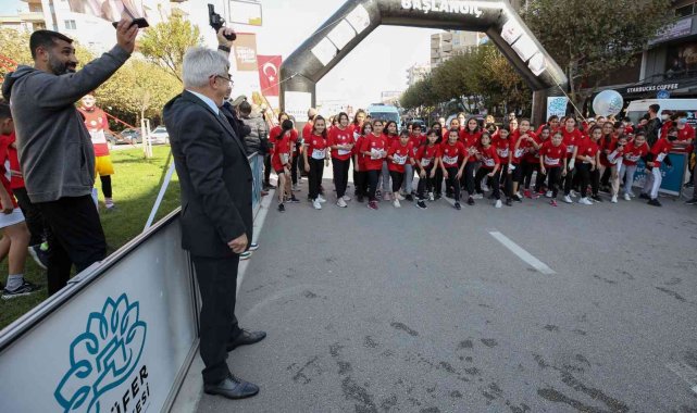 Cumhuriyet coşkusu koşu ile başladı - Bursa Haberleri