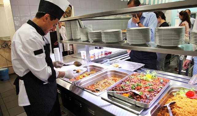 Gıda fiyatları hazır yemek sektörünün belini büküyor