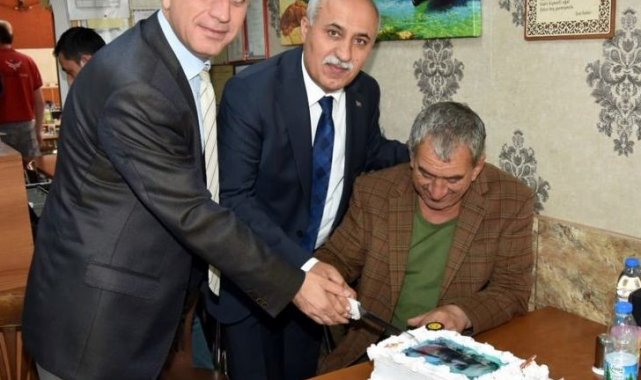 Herkes onu mutlu etmek için bir araya geldi