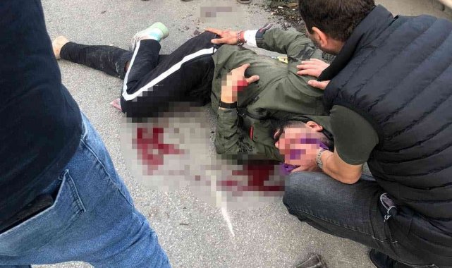 Kanlar içerisinde kalan sürücüye ilk müdahaleyi vatandaşlar yaptı