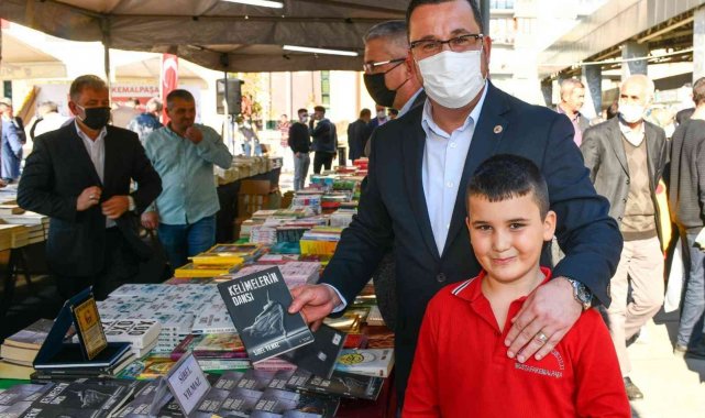 Mustafakemalpaşa'da kitap günleri kapılarını açtı