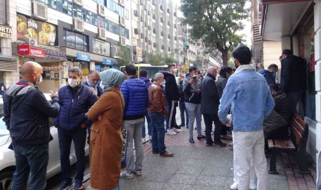 Noter önünde uzun kuyruklar oluştu, vatandaşlar sitem etti