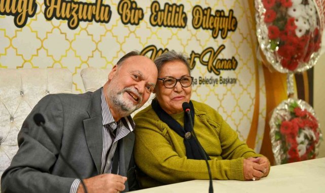 70'lik aşıklar bir ömür mutluluğa "evet" dedi