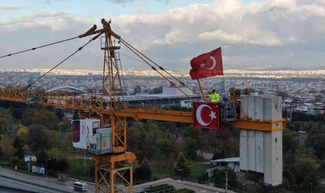 80 metre yüksekte Ata'ya saygı