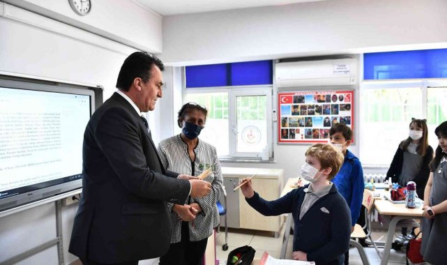 Başkan Dündar ilkokul öğrencileriyle bir araya geldi